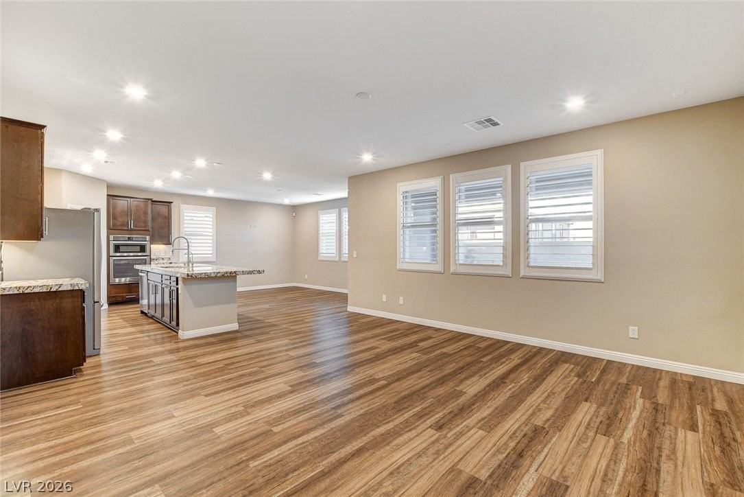 888 Haven Oaks Pl - Photo 3 of 46