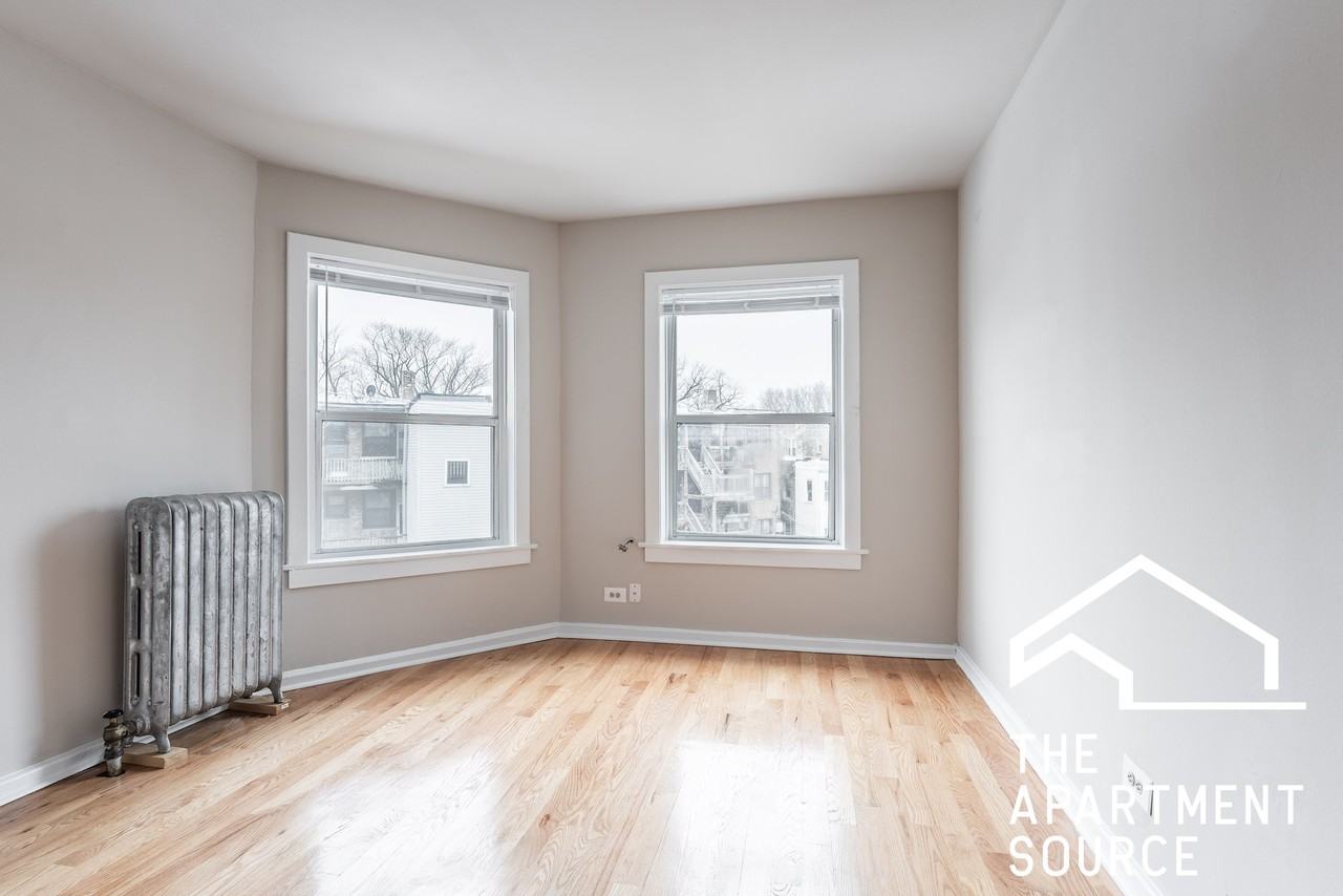 5670 N Ridge Ave #1S - Photo 3 of 7
