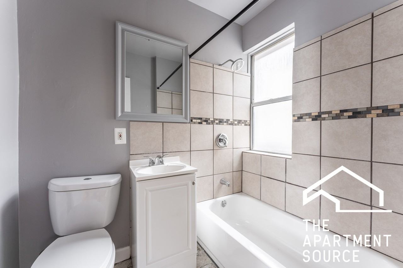 5670 N Ridge Ave #1S - Photo 4 of 7