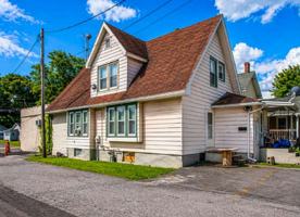 featured image of 301 E North St #1