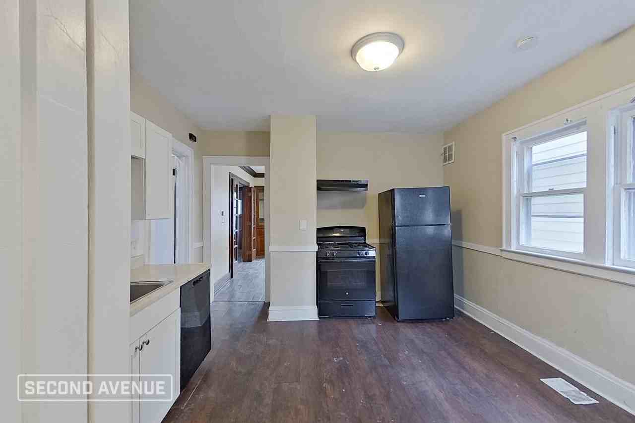 910 Dresden Rd - Photo 2 of 36