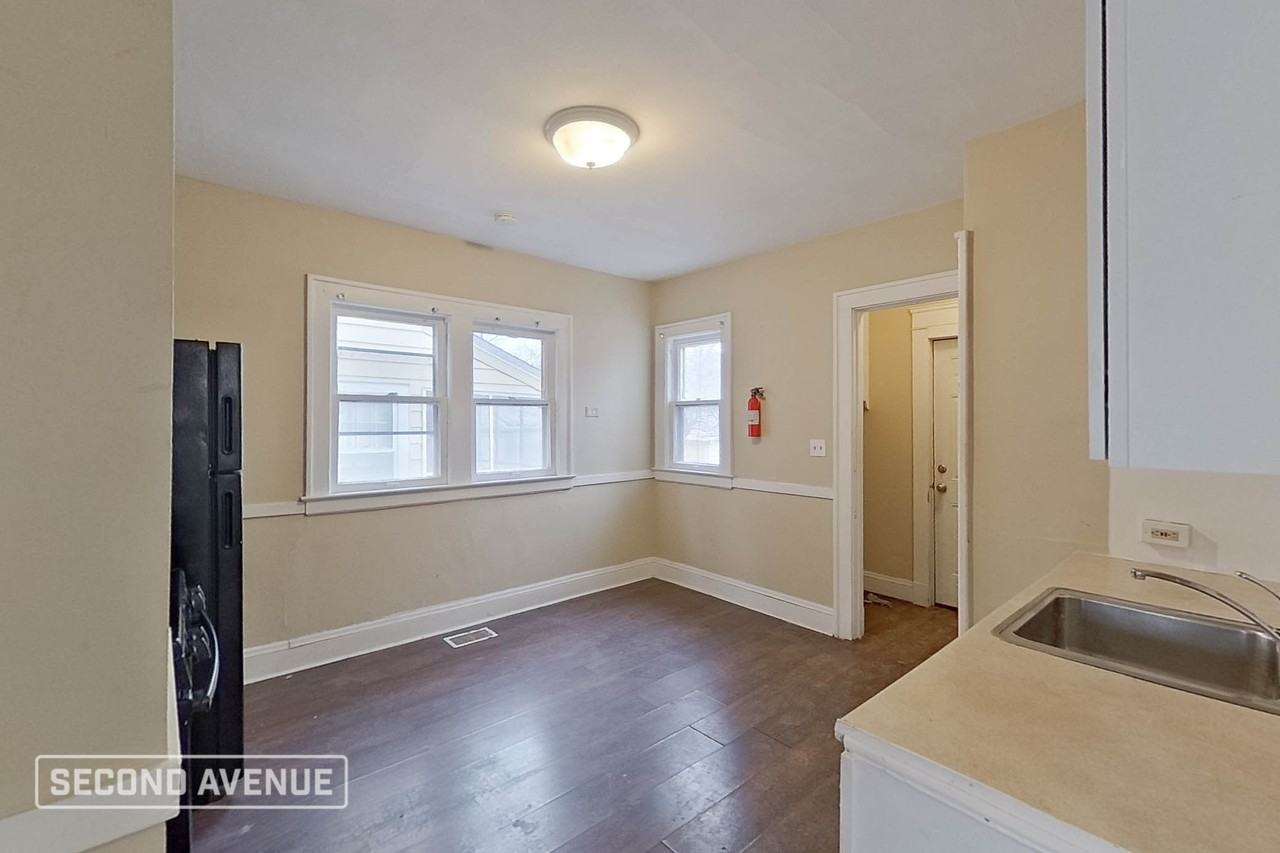 910 Dresden Rd - Photo 5 of 36
