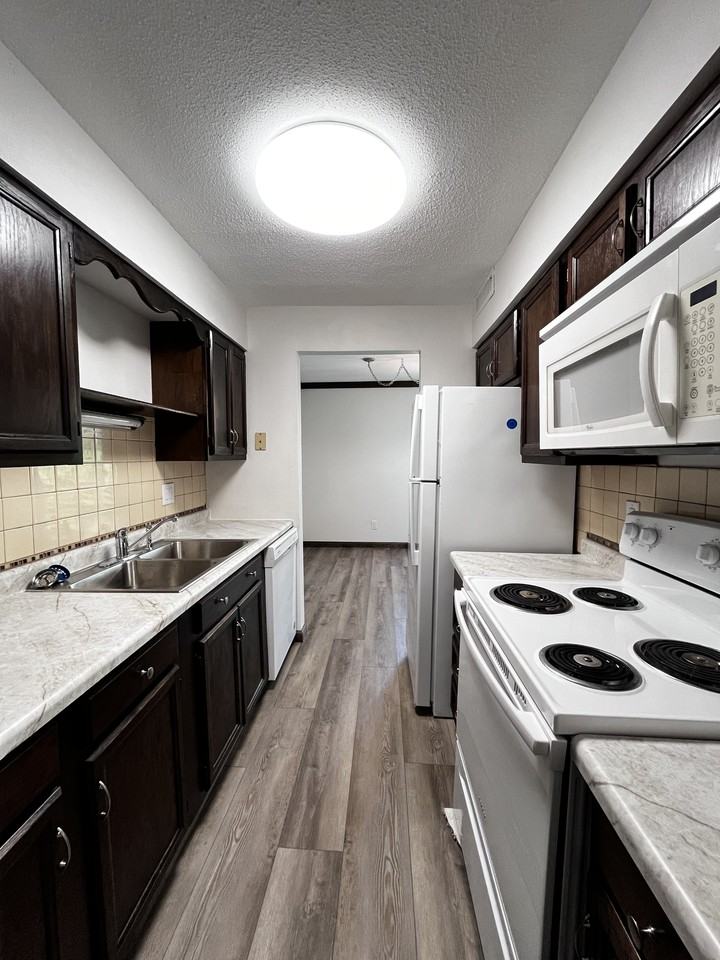 1513 Olde Hickory Rd #2 - Photo 2 of 12