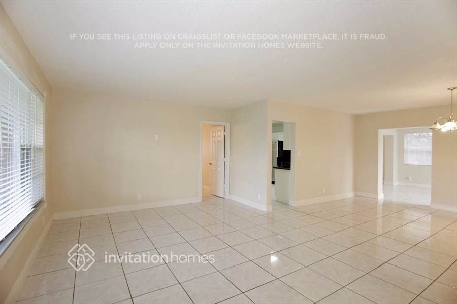 781 Sw 64th Ter - Photo 3 of 17