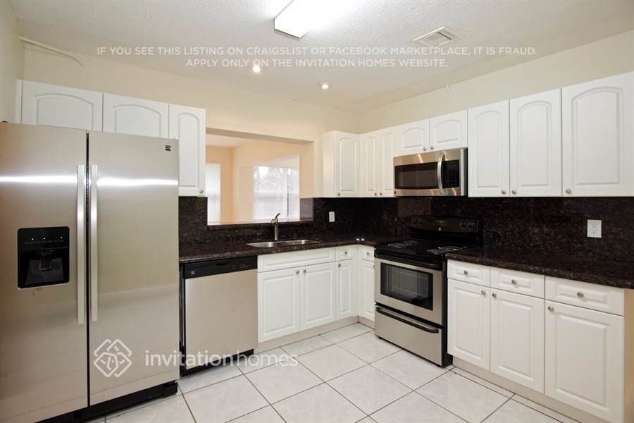 781 Sw 64th Ter - Photo 7 of 17