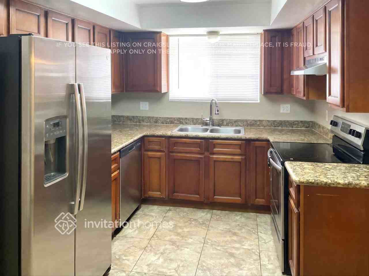 700 E Quail Ave - Photo 4 of 10