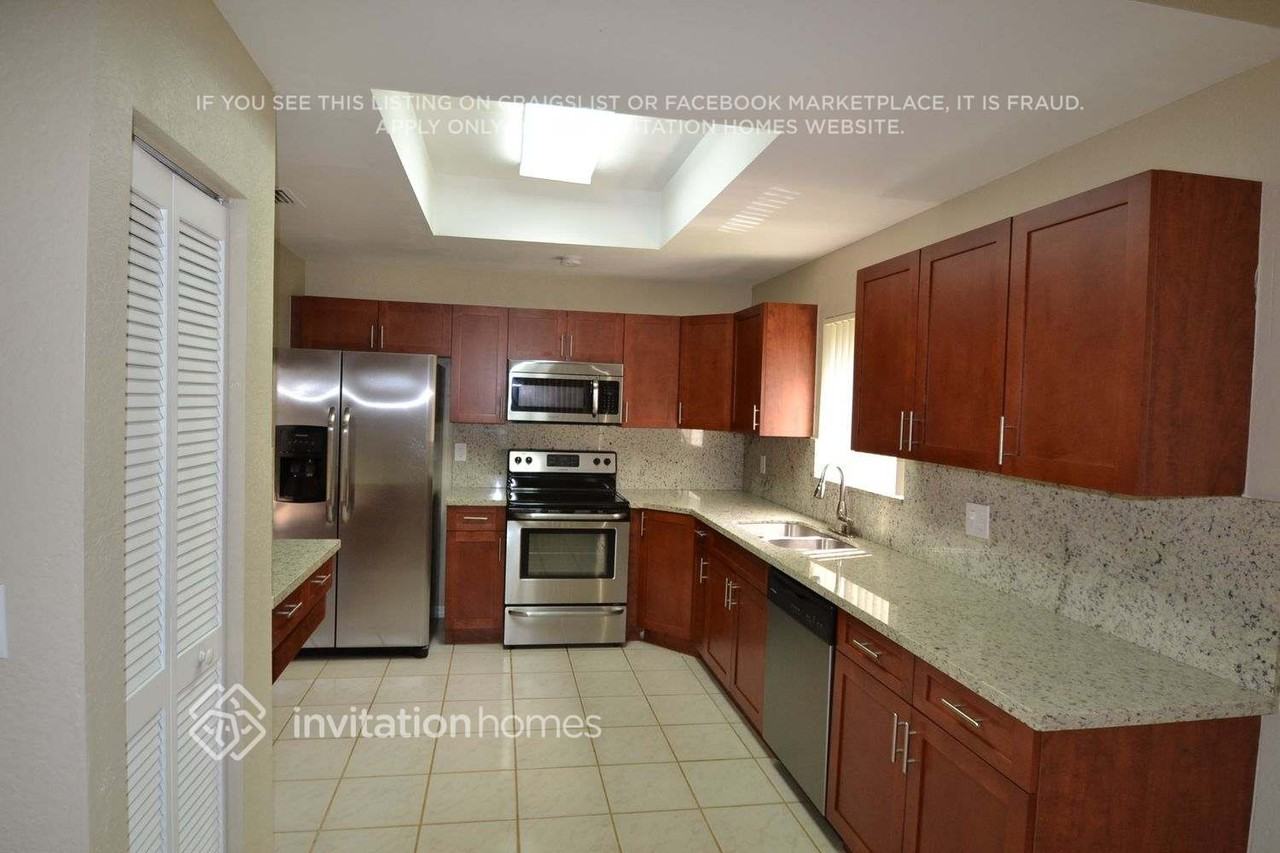 11585 Gorham Dr - Photo 4 of 18