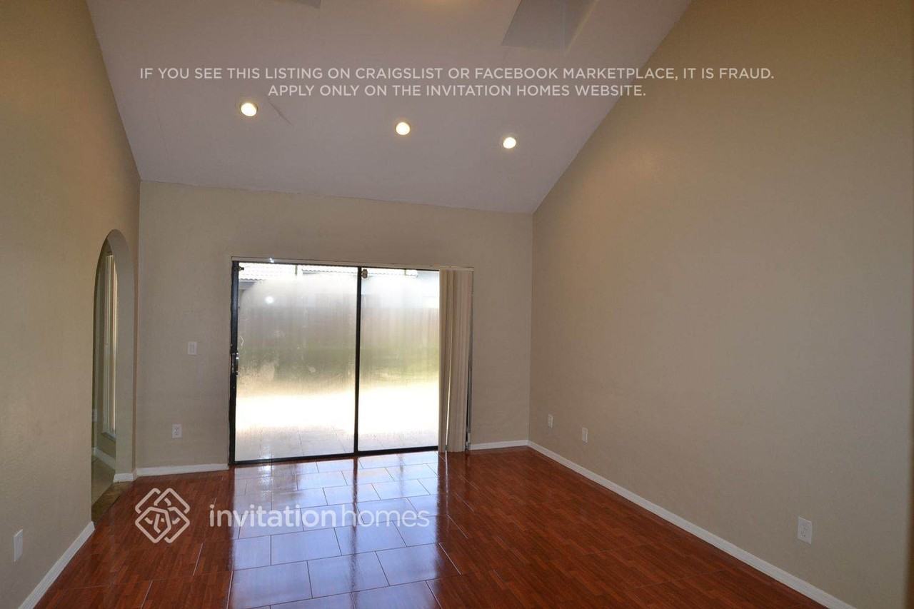 11585 Gorham Dr - Photo 5 of 18