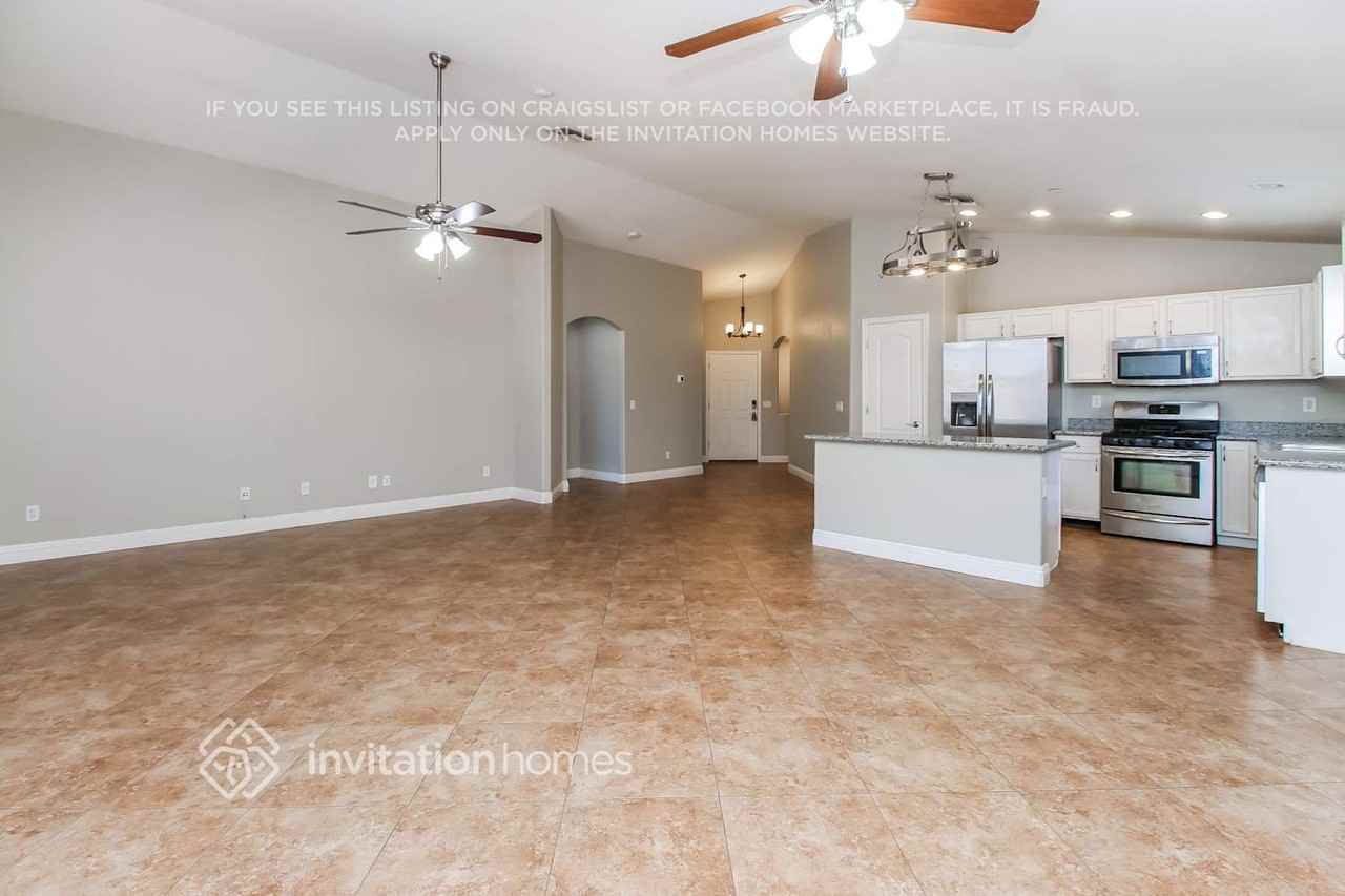 1400 E Vernoa St - Photo 5 of 17