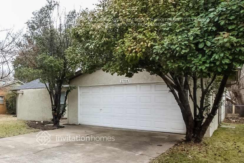 2704 N Bell Ave - Photo 3 of 25