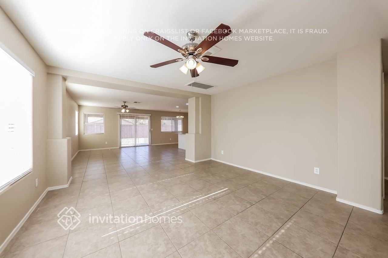 3215 W Salter Dr - Photo 3 of 17
