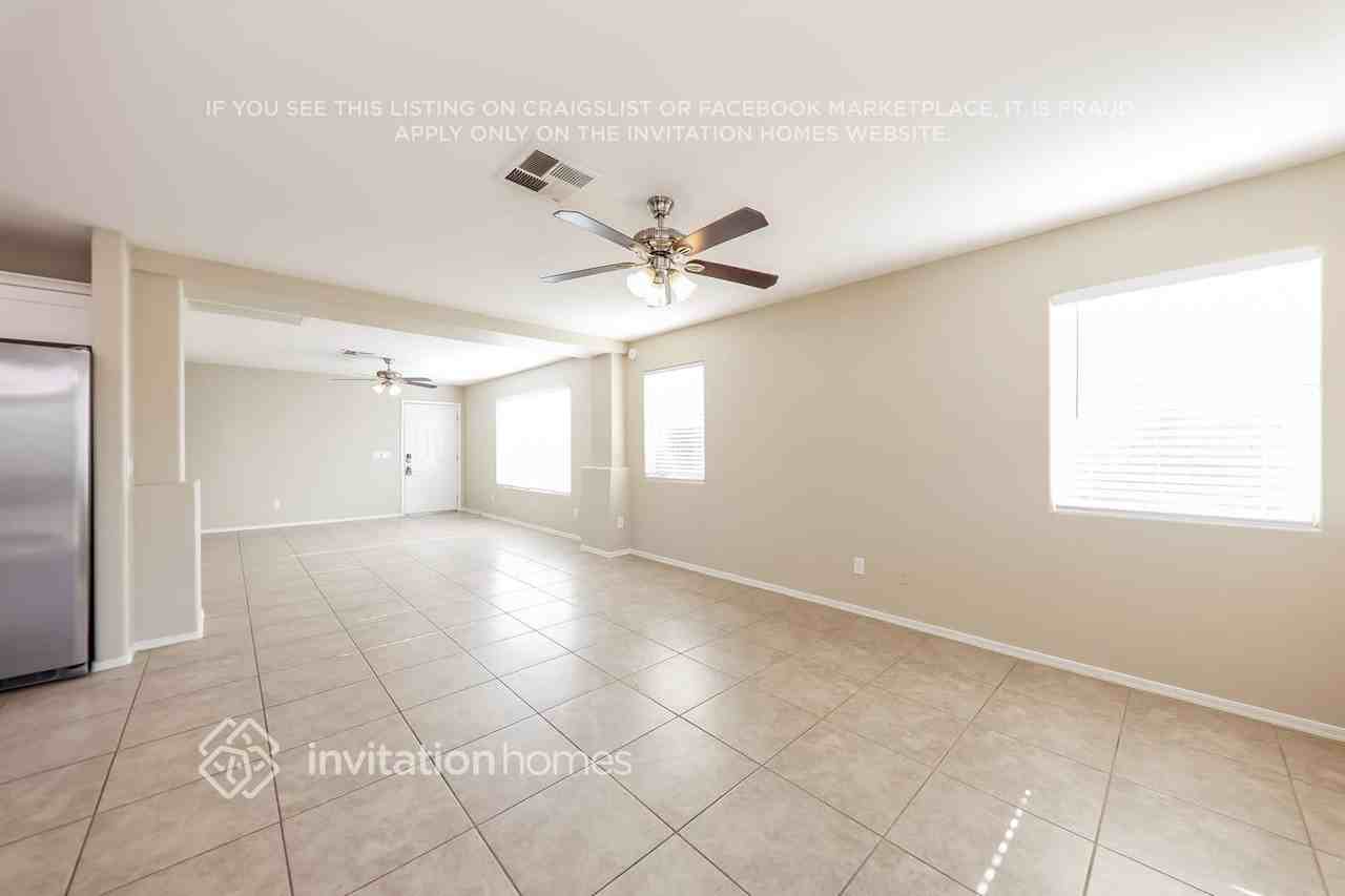3215 W Salter Dr - Photo 6 of 17