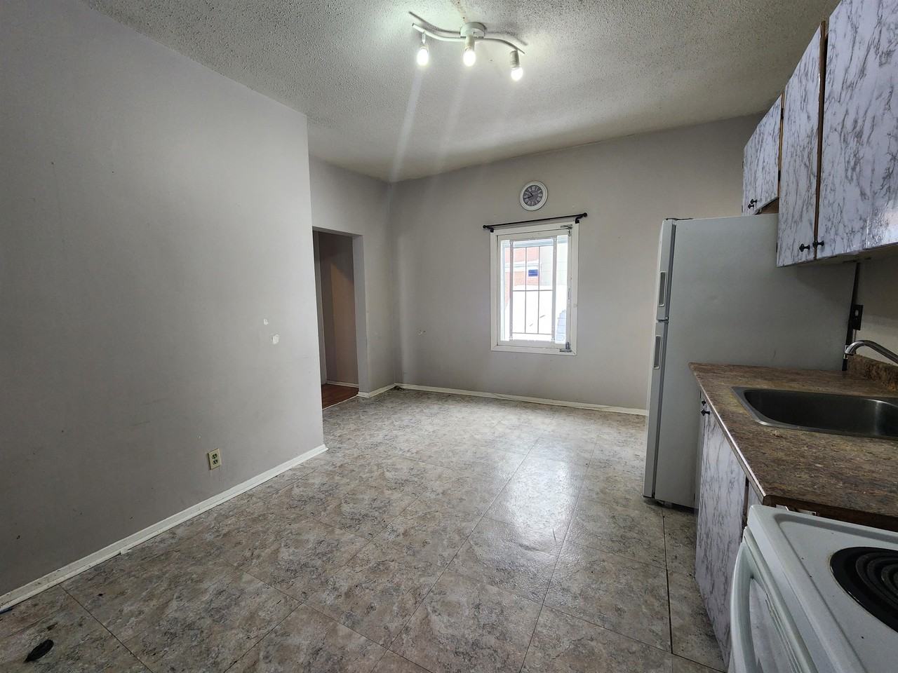67 Daly Avenue - Photo 2 of 20