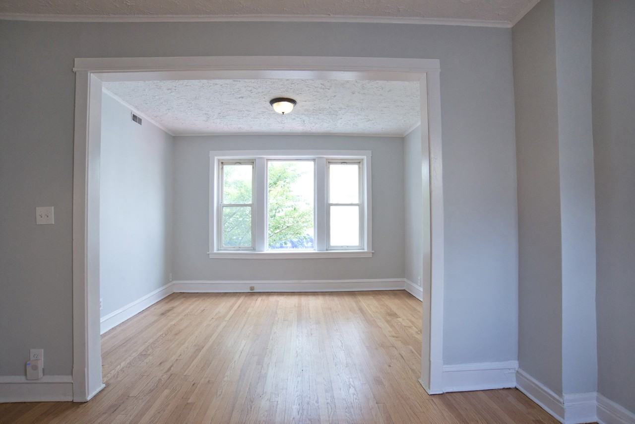 3921 N Lincoln Ave - Photo 2 of 11