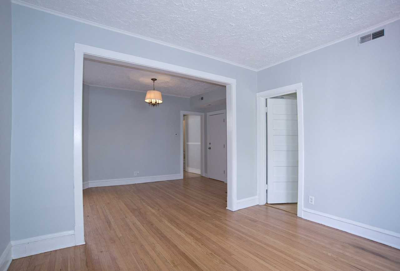 3921 N Lincoln Ave - Photo 5 of 11