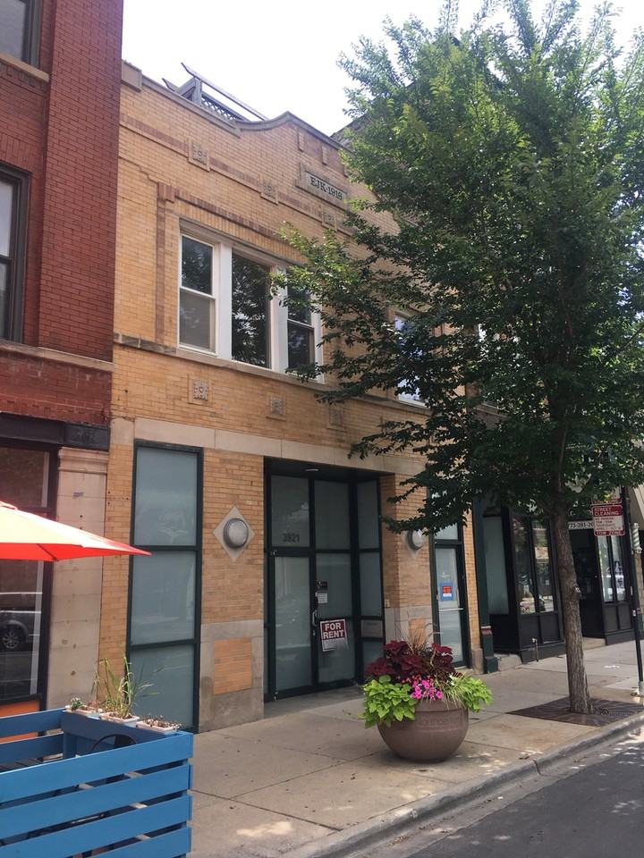 3921 N Lincoln Ave - Photo 3 of 11