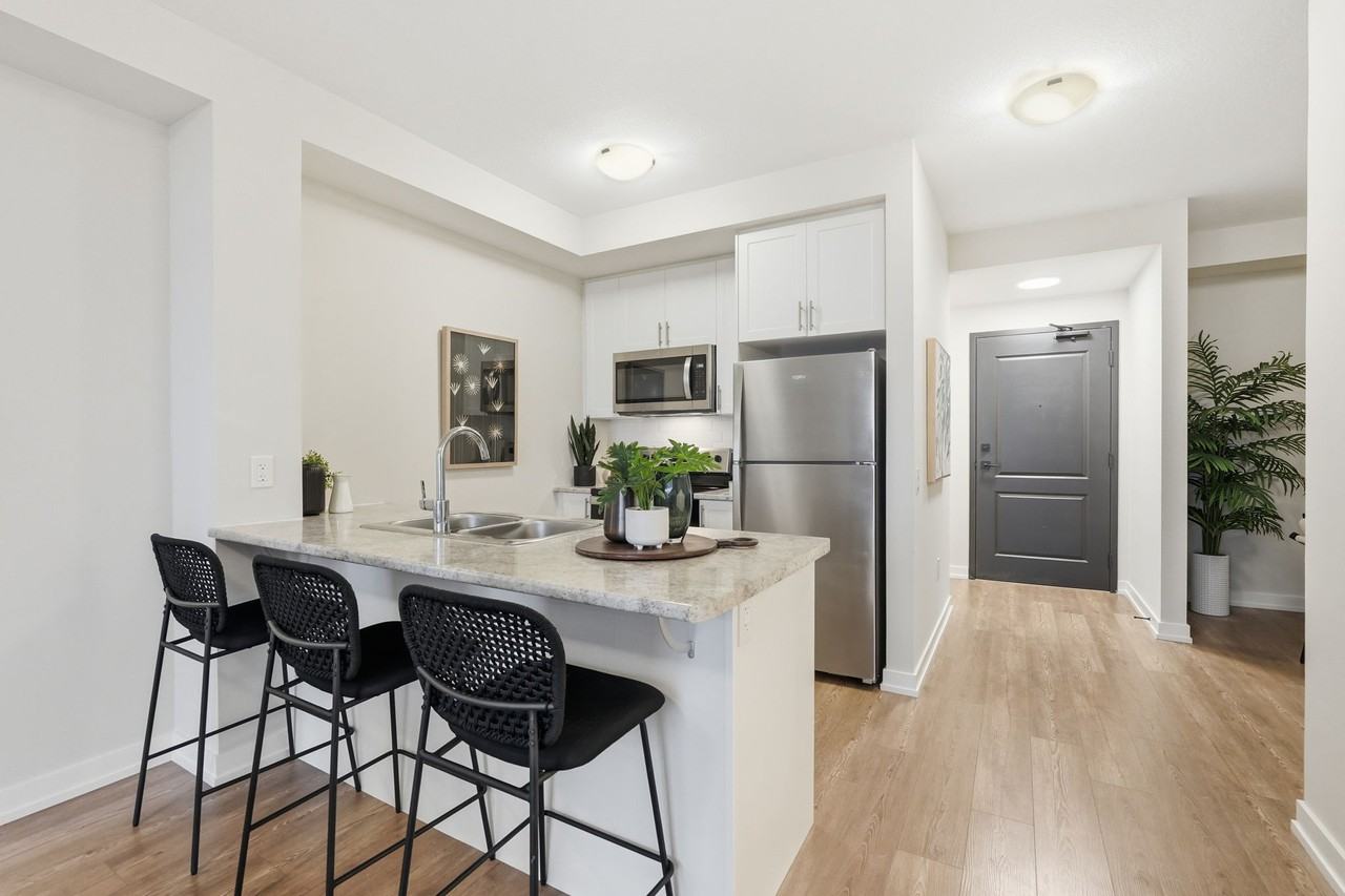 870 Queenston - Photo 3 of 37