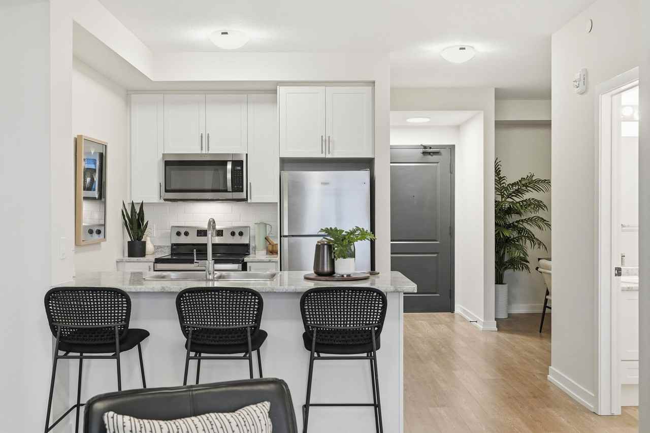 870 Queenston - Photo 7 of 37