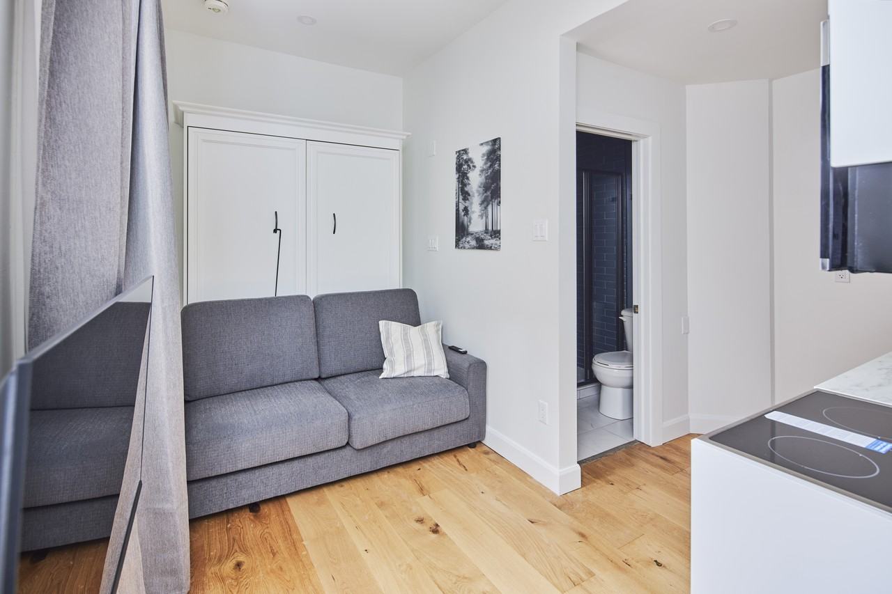 327 Catherine St - Photo 3 of 14