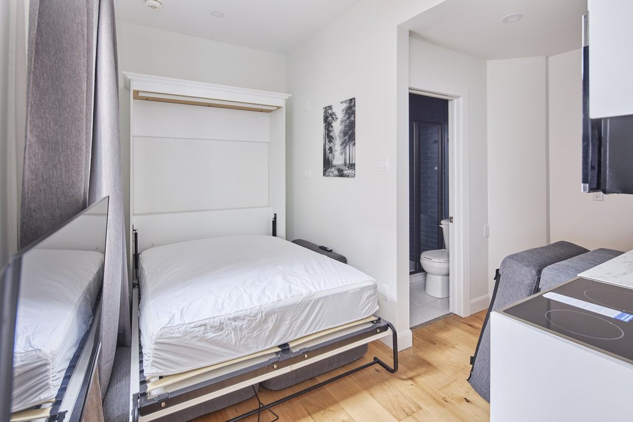 327 Catherine St - Photo 4 of 14