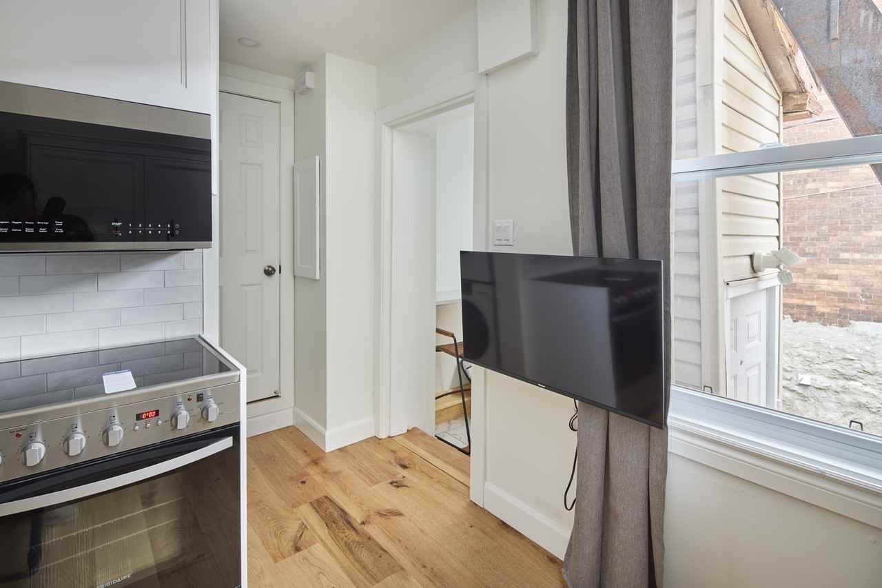 327 Catherine St - Photo 5 of 14