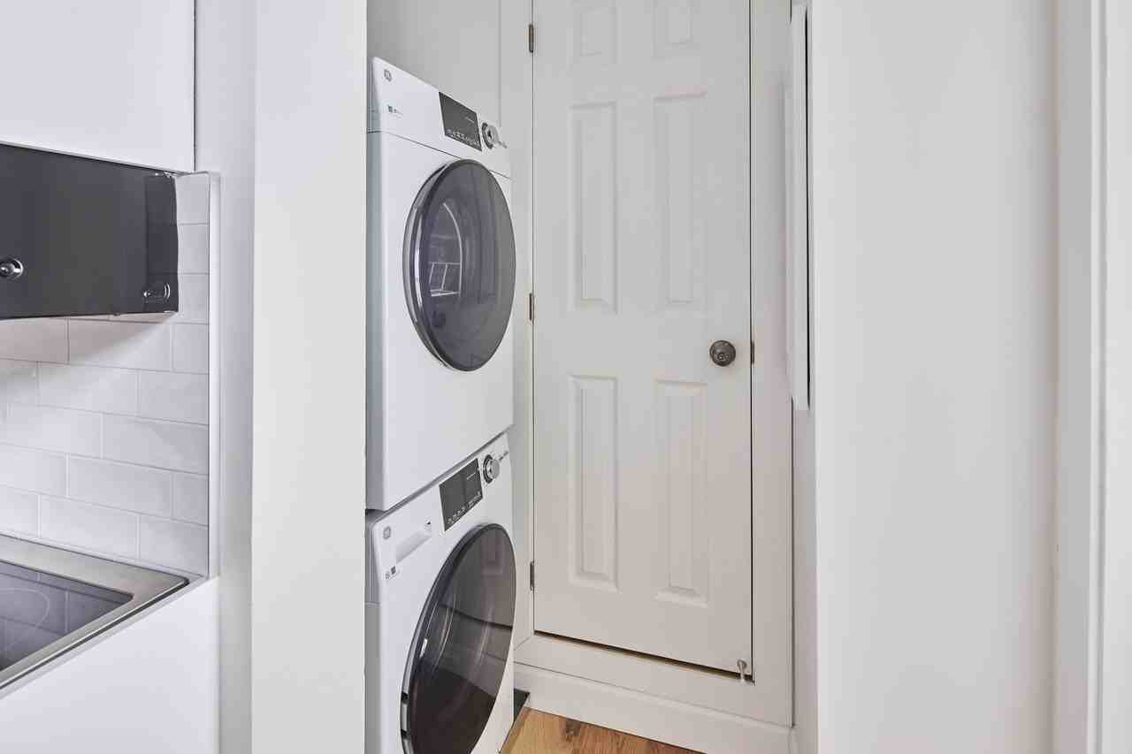 327 Catherine St - Photo 6 of 14