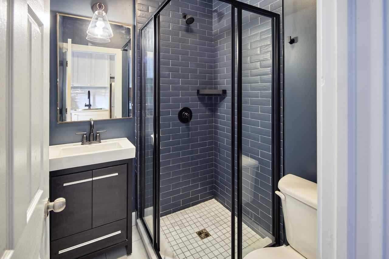 327 Catherine St - Photo 7 of 14