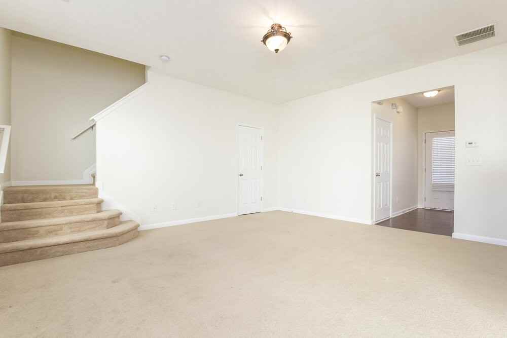 815 Forsythia Way - Photo 4 of 19