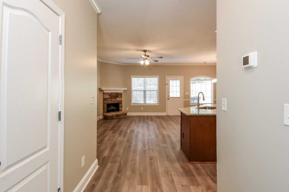 242 Derby Ct - Photo 4 of 20