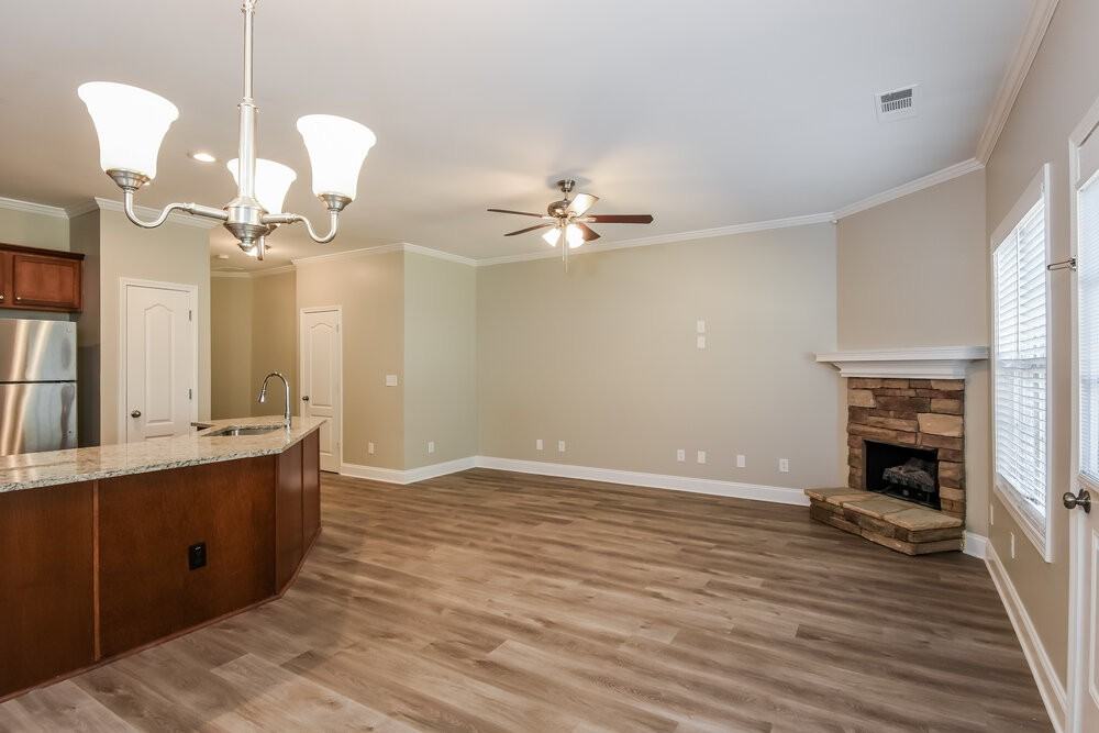242 Derby Ct - Photo 7 of 20