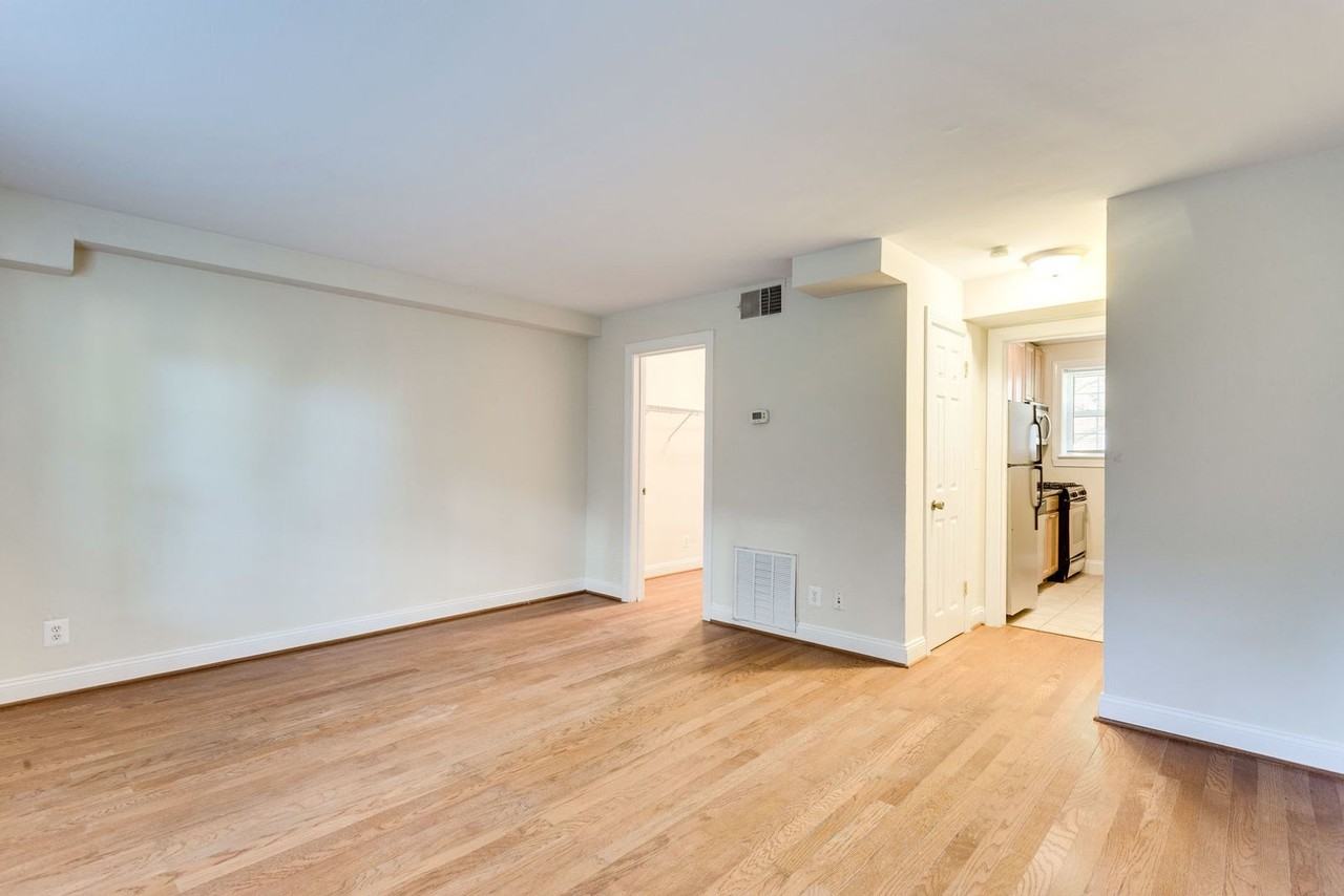 Mason Arms Apartments - Photo 2 of 5