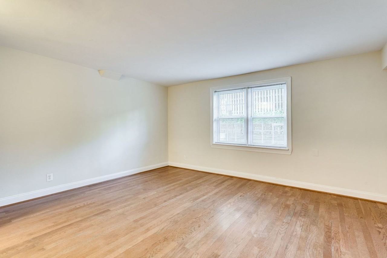 Mason Arms Apartments - Photo 3 of 5