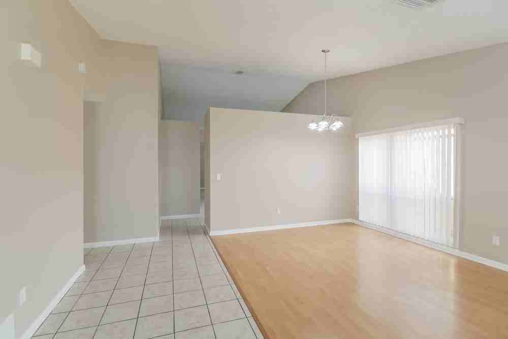 9824 Sir Frederick St - Photo 5 of 19