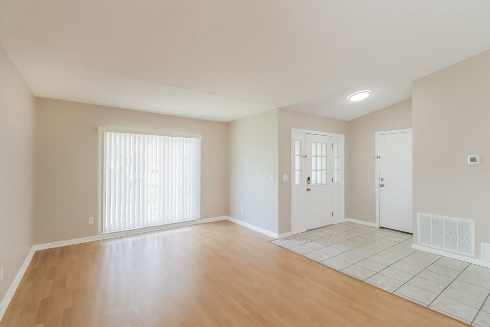 9824 Sir Frederick St - Photo 6 of 19
