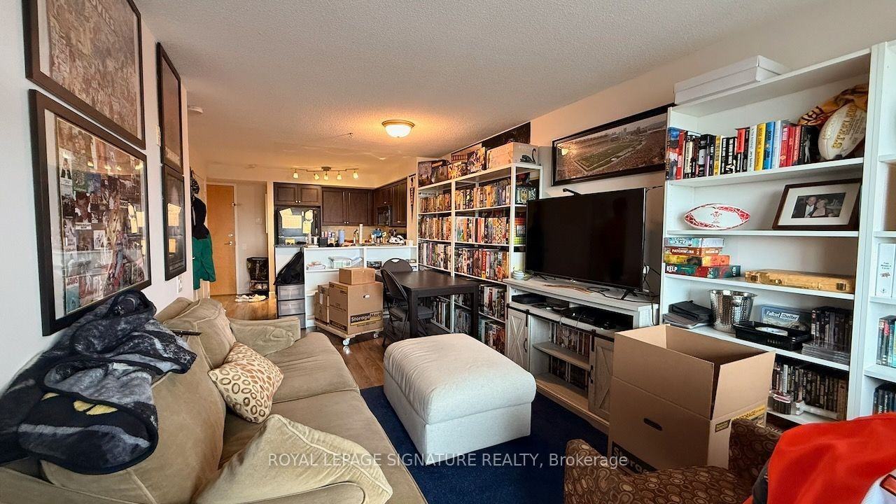 1040 The Queensway #503 - Photo 2 of 9