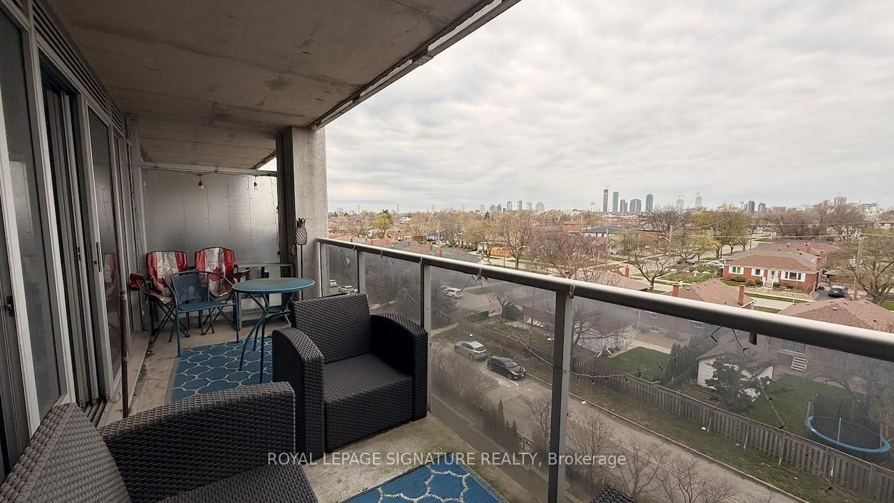 1040 The Queensway #503 - Photo 7 of 9