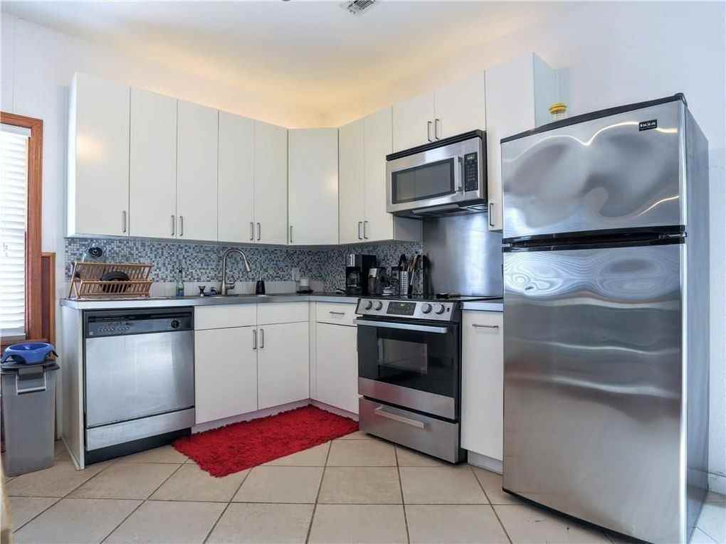 5200 Avenue F - Photo 3 of 17