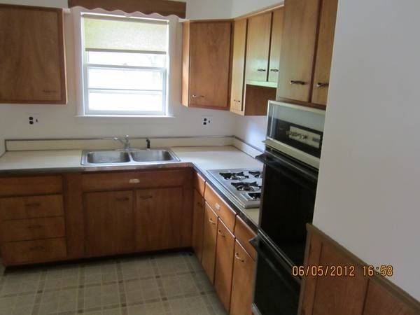 2007 Overton Dr - Photo 2 of 5