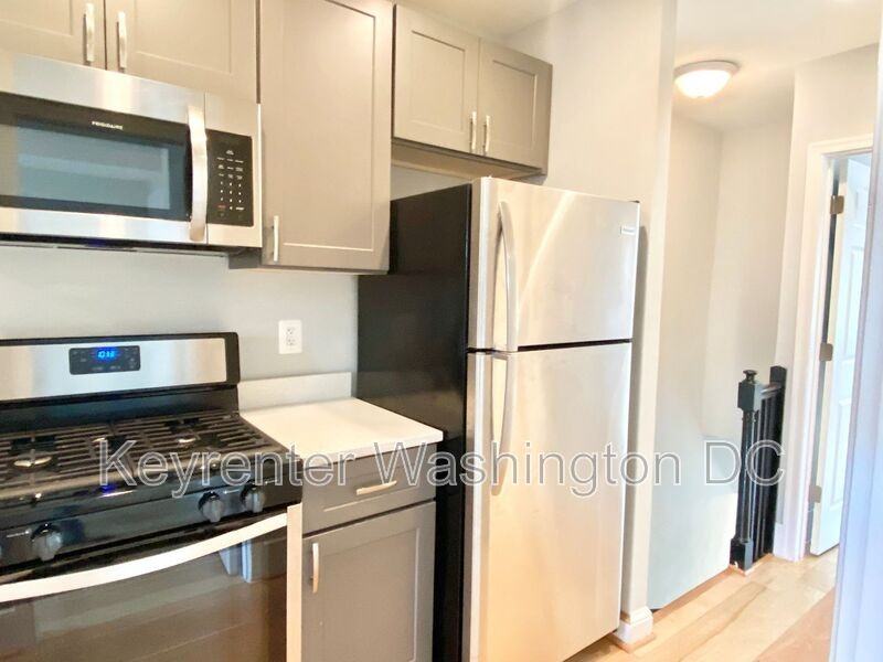 1715 Montello Ave Ne - Photo 3 of 17