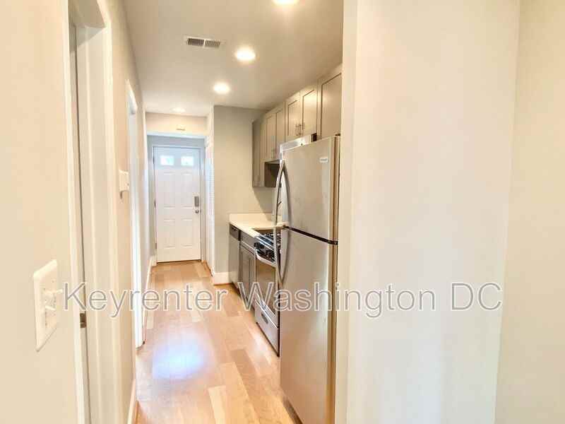 1715 Montello Ave Ne - Photo 4 of 17