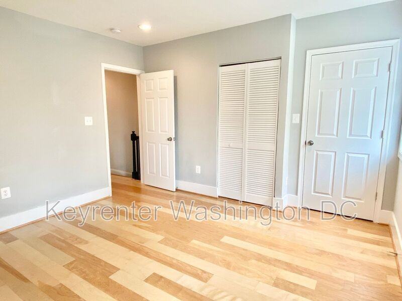 1715 Montello Ave Ne - Photo 6 of 17