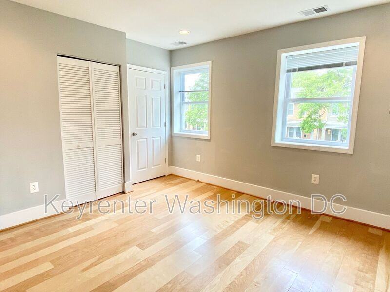 1715 Montello Ave Ne - Photo 7 of 17