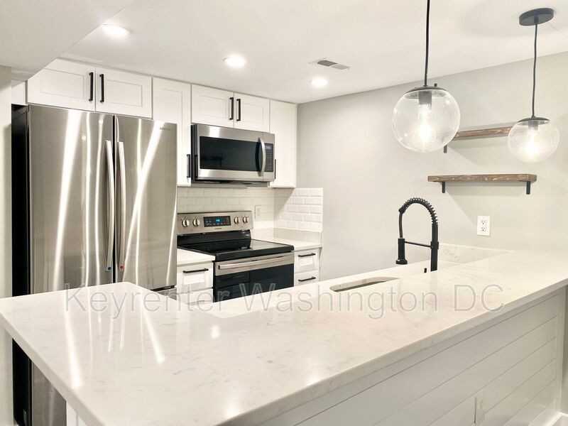 1618 Gales St Ne #B - Photo 2 of 25