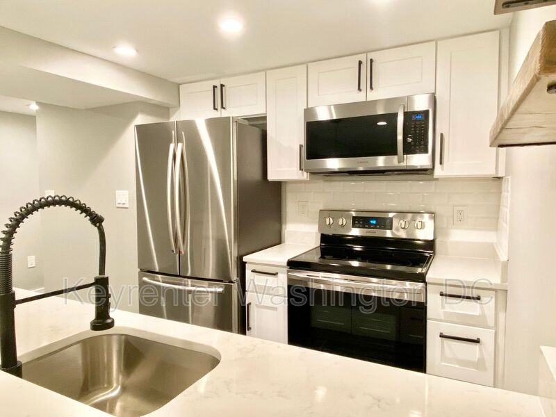 1618 Gales St Ne #B - Photo 3 of 25