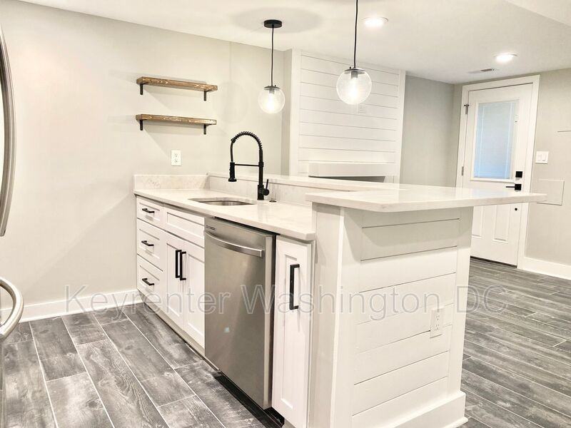 1618 Gales St Ne #B - Photo 5 of 25