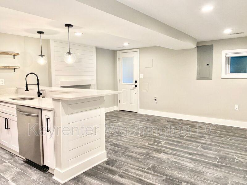 1618 Gales St Ne #B - Photo 6 of 25