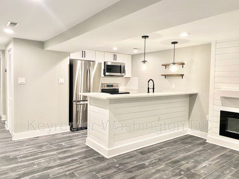 1618 Gales St Ne #B - Photo 7 of 25