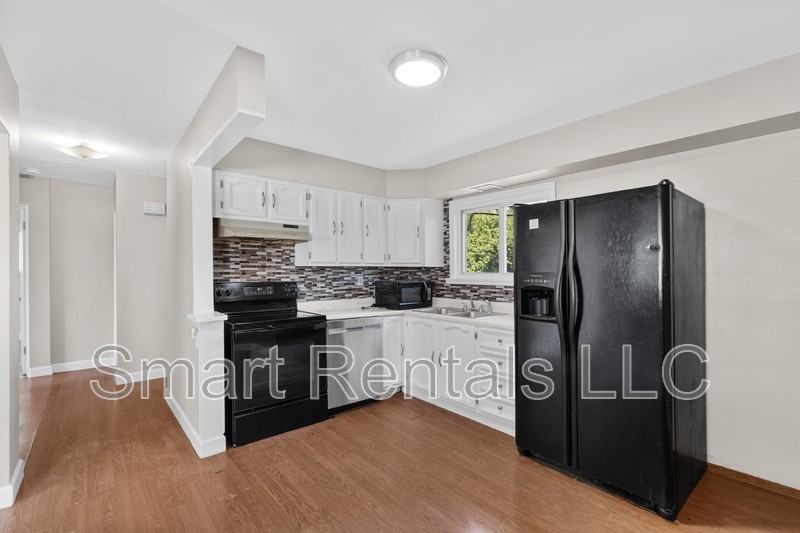 855 Teson Rd - Photo 2 of 21