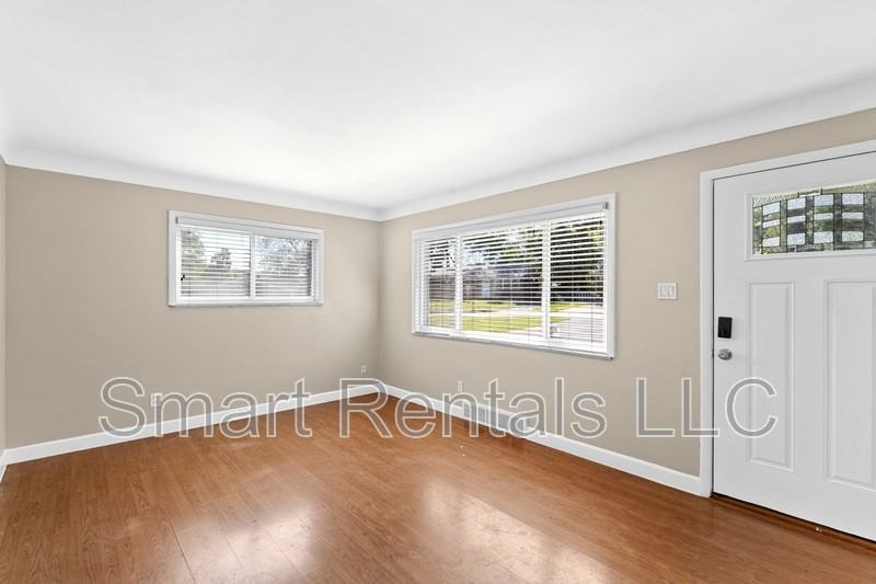 855 Teson Rd - Photo 4 of 21