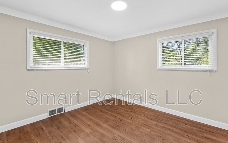 855 Teson Rd - Photo 5 of 21